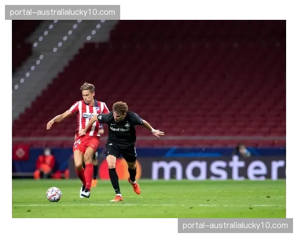 毕尔巴鄂主场优势解析：巴尔韦德的高强度逼抢如何瓦解贝蒂斯控球体系